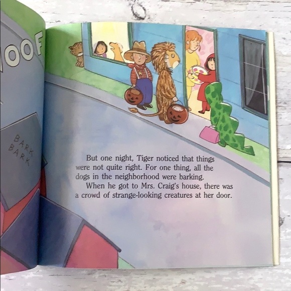 Halloween Kitten Children’s Paperback Book NEW Scholastic Kids - Picture 2 of 2